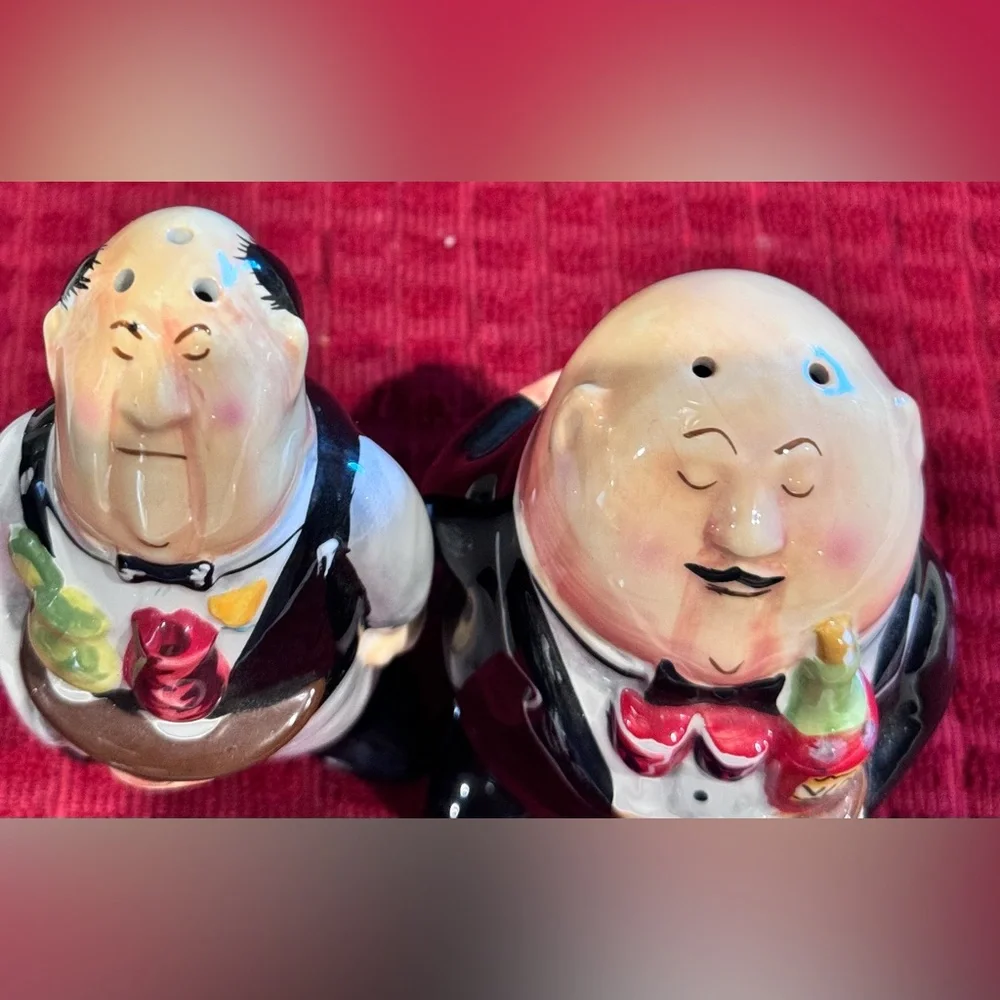 Never used “Dinner is Served” Butler Salt & Pepper Shakers Collectible Kitchen - Picture 3 of 4